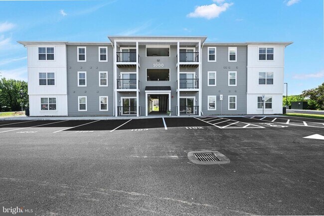 Building Photo - 1000 COLBY Ln