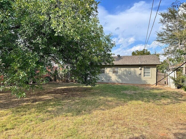 Building Photo - 2941 Stearns Ave