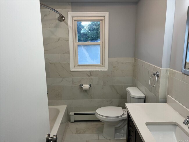 Building Photo - 61 Carpenter Ave