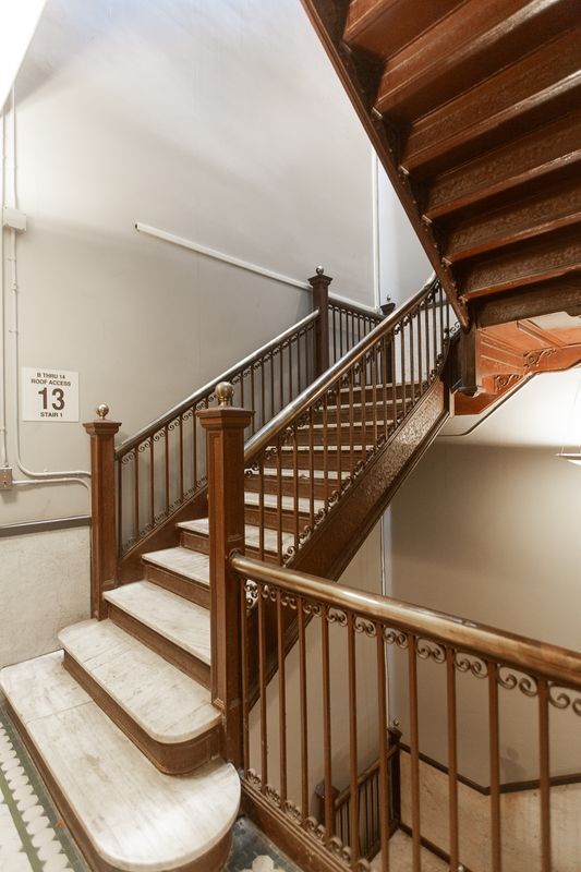 Building Photo - 215 W 7th St