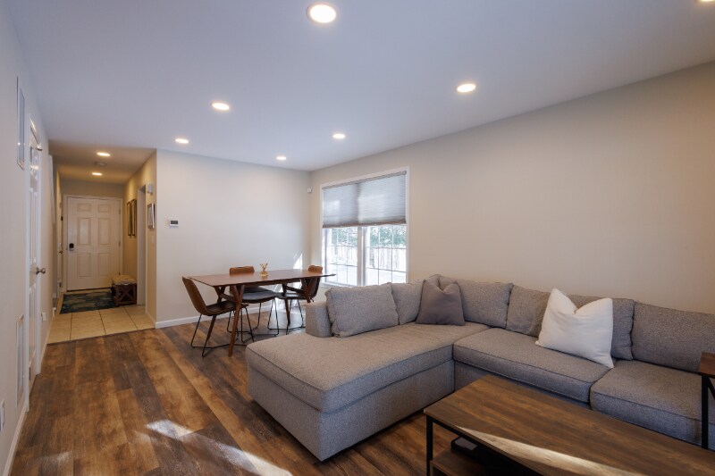 Building Photo - 301 Alexandra Ct