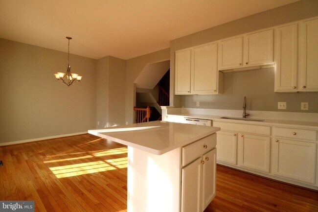 Building Photo - 2581 Sutters Mill Dr