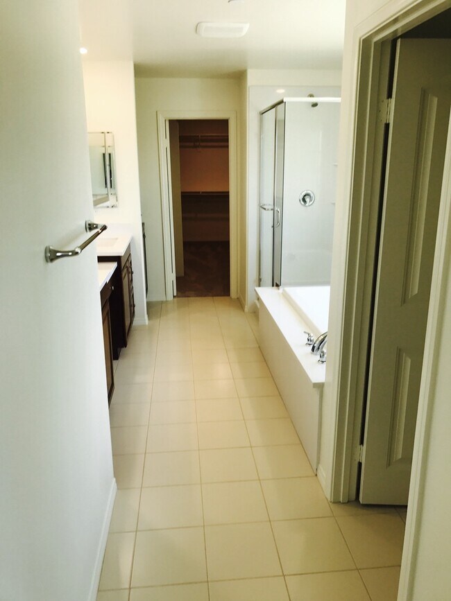 Building Photo - Upgraded Brand new 5 bed home in RiverBend community with spectacular view, Eastvale schools