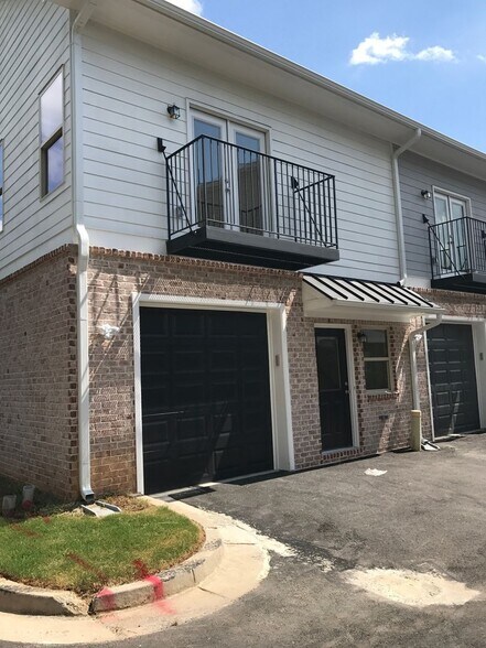 Building Photo - 2042 Bolton Rd NW