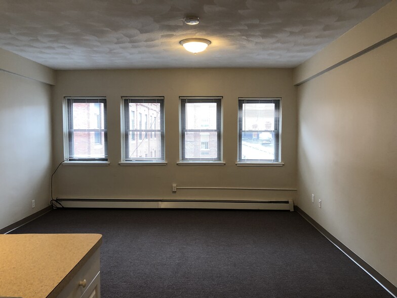 Building Photo - 1050 Hancock St