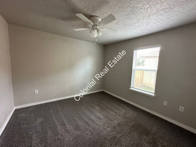 Building Photo - Updated and spacious 2 bedroom/1 bathroom house with detached 1 car garage.