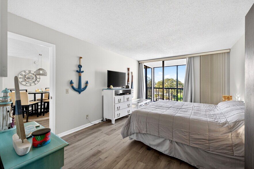 Building Photo - 6218 Palma del Mar Blvd S