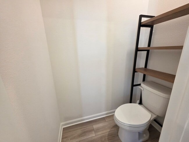 Building Photo - 3BR/2BA home with internet included