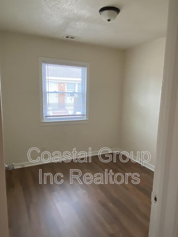 Building Photo - 9535 19th Bay St