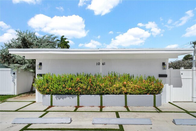 Building Photo - 1041 NE 9th Ave