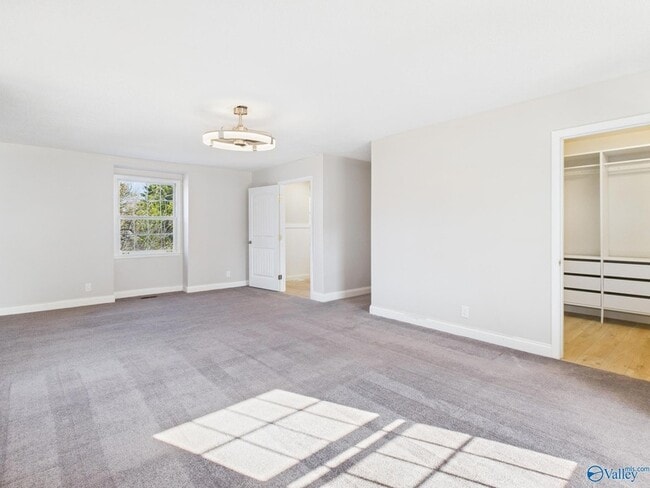 Building Photo - 2521 Lancelot Dr SE