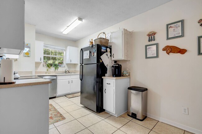 Building Photo - Updated Home Off Old Bainbridge Road