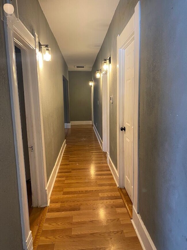 Building Photo - 1345 S Water St