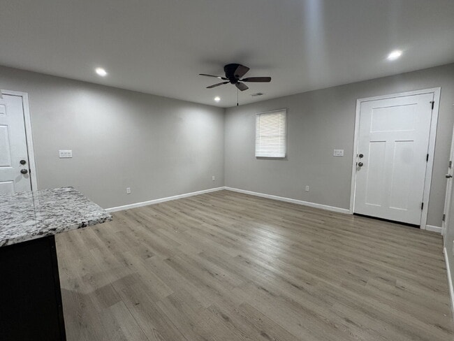 Building Photo - Recently Renovated Home Near Downtown Gillsville