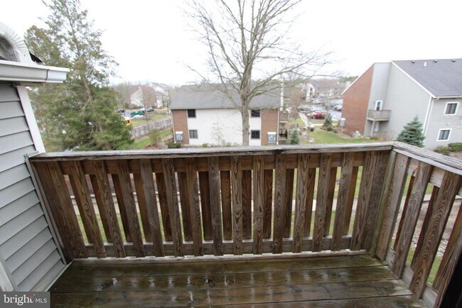 Building Photo - 5017-5017 Ravens Crest Dr