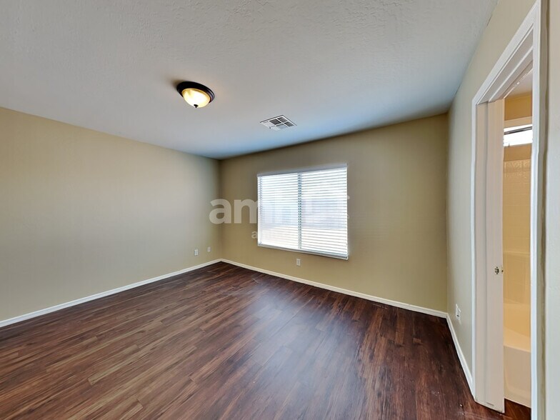 Building Photo - 11967 W Granada Rd