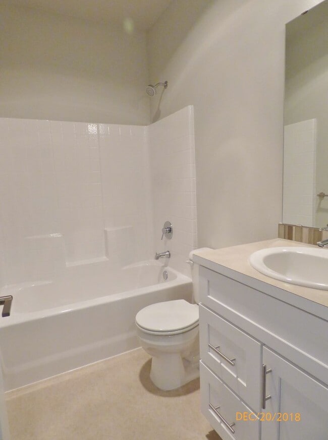 Building Photo - 2bd/2.75ba Lynnwood Townhome