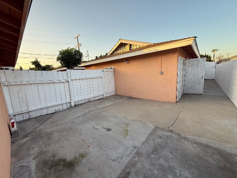 Building Photo - 4870 Abbott Rd