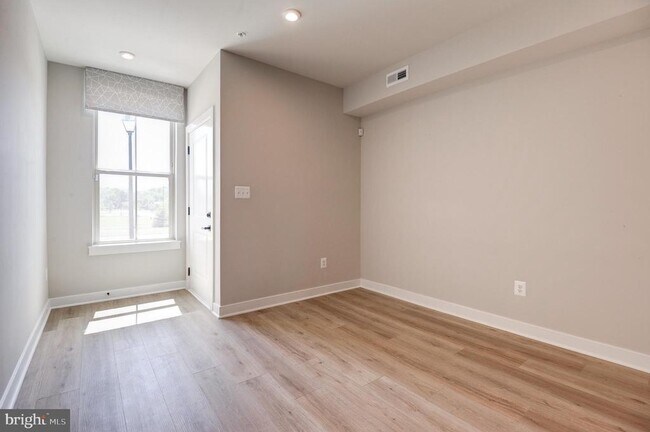 Building Photo - 24191 Pissarro Dr