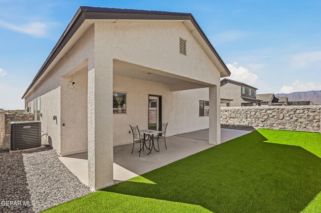 Building Photo - 51049 Fox Trl Ave