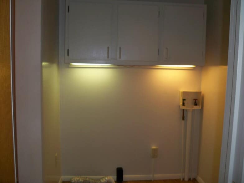 Building Photo - 1501 W Iles Ave