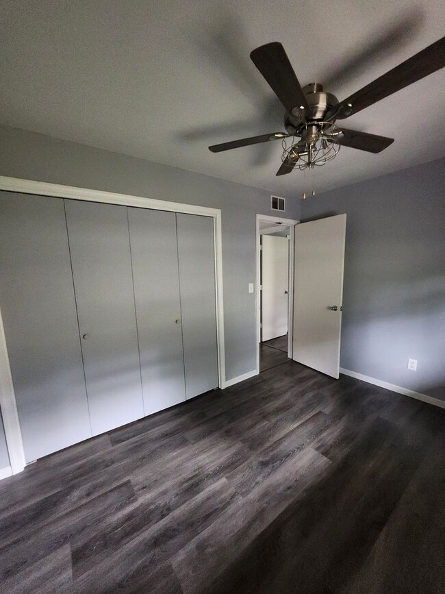 Building Photo - 2 Bedroom Apartment Downtown Brunswick
