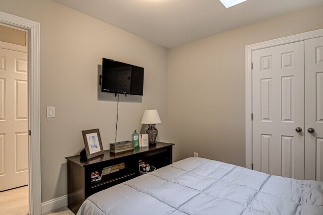 Building Photo - Fully Furnished 3BR/2.5BA Townhome – Private Community – Available 12/5