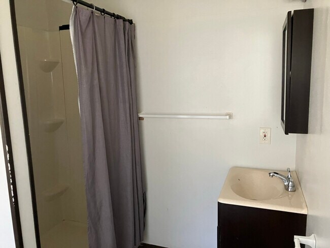 Building Photo - 720 Alexander St