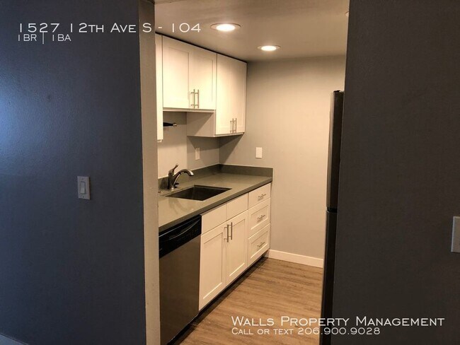 Building Photo - 1527 12th Ave S