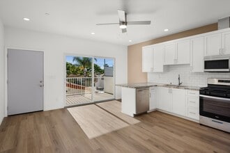 Building Photo - 4709-11 Soria Dr