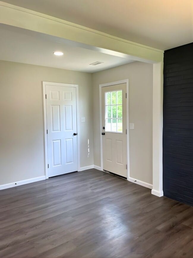 Building Photo - Modern & Spacious 3BR Home with Trendy Design Features and Large Yard!