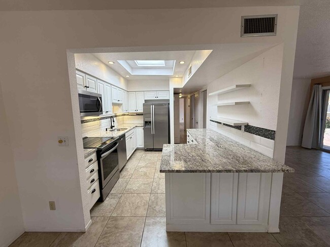 Building Photo - 5204 N Tigua Dr