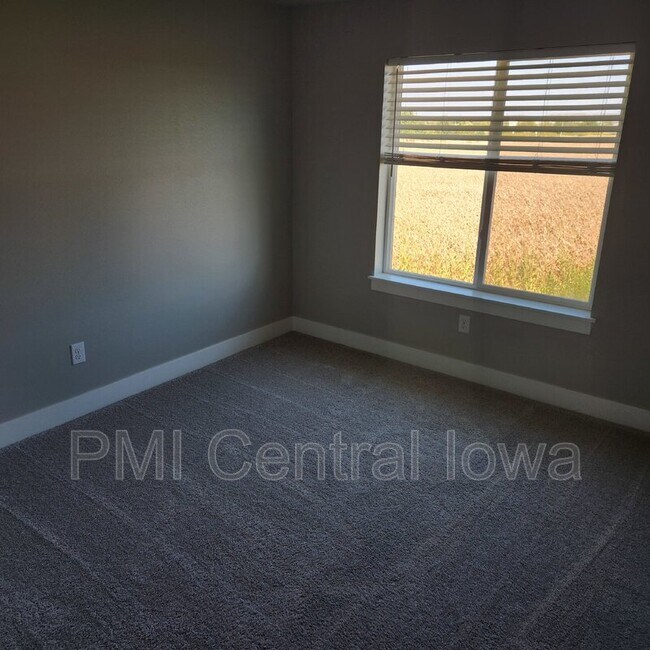Building Photo - 1355 SE Parkview Crossing Dr