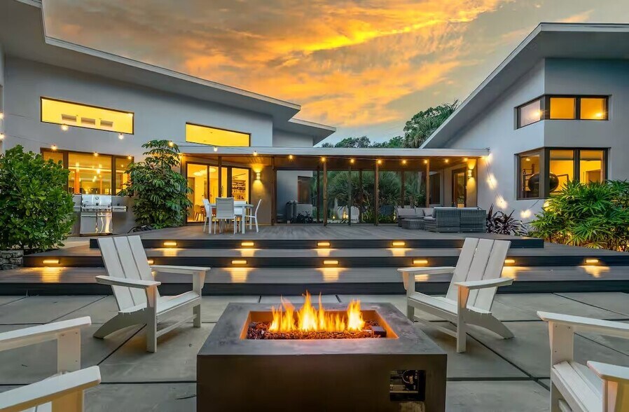 Building Photo - 587 47th St