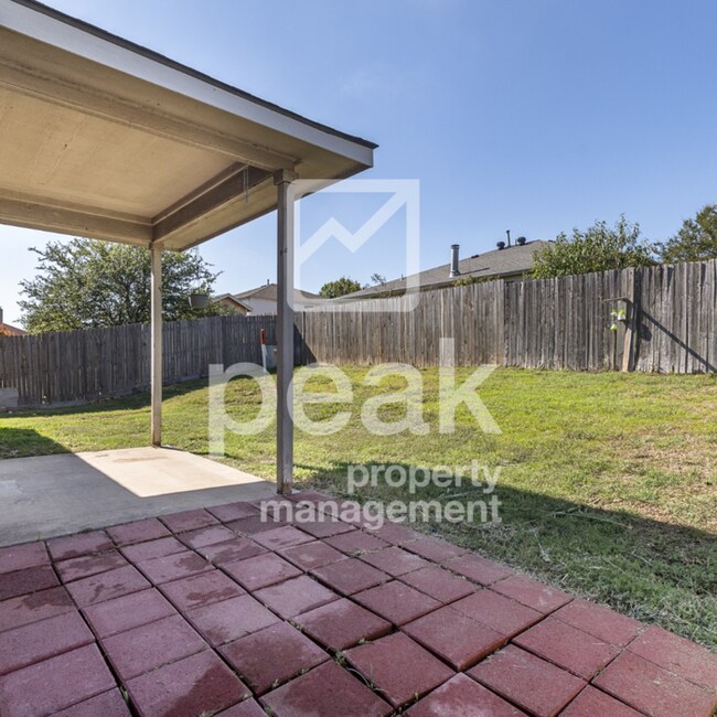 Building Photo - 4 Bedroom/2 Bathroom HOME FOR LEASE! Just ...