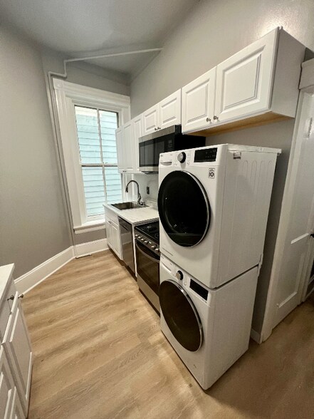 Building Photo - 613 Redgate Ave