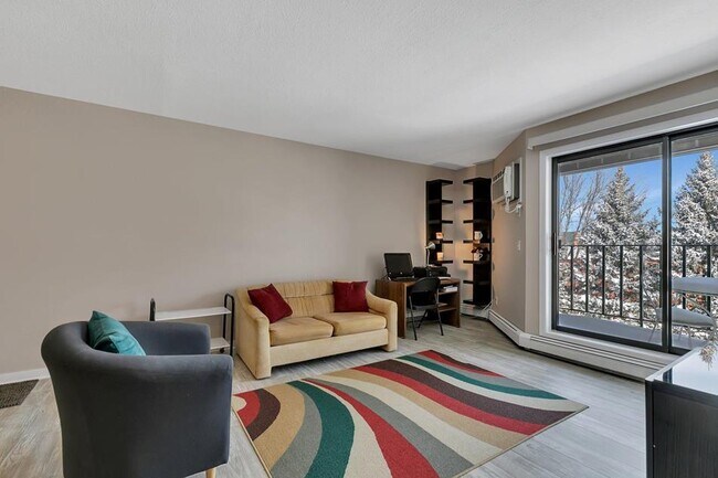 Livingroom - 315 Waite Ave S