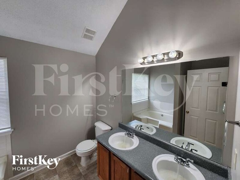 Building Photo - 2882 Ward Lake Way