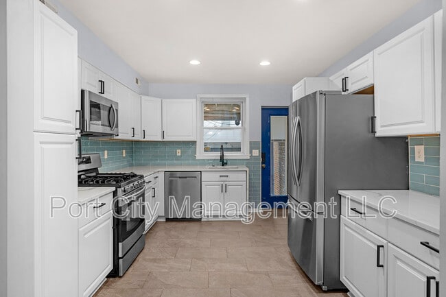 Building Photo - 702 S Bouldin St