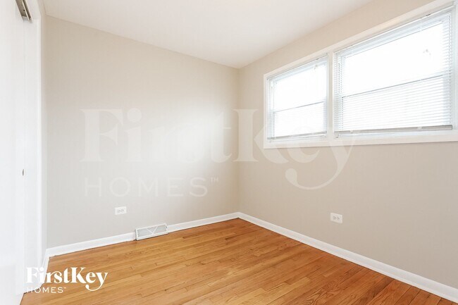 Building Photo - 3028 W 141st St