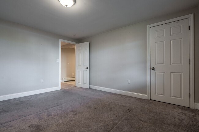 Building Photo - 295 Huxley Ave