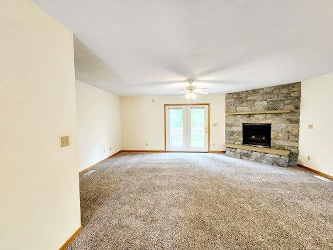 Building Photo - 892 Tremont St