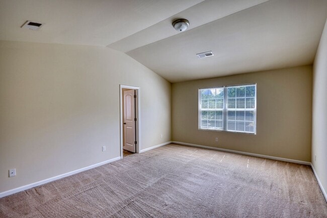 Building Photo - Charming 3BR House in Hampton