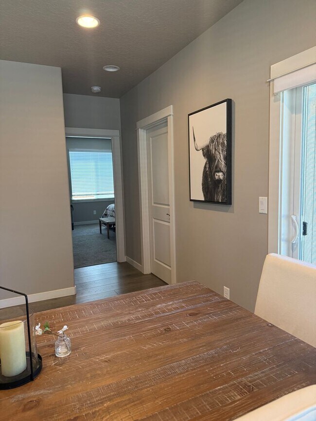 Building Photo - Beautiful 4-bdr with Bonus Loft and 3-car garage in Sisters!