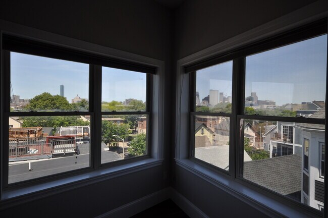 Building Photo - 120 W 7th St