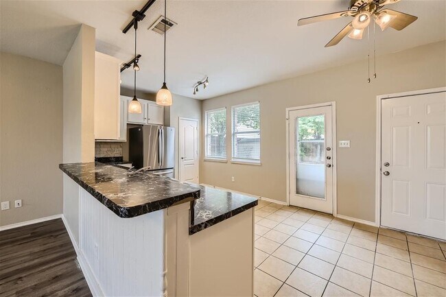 Building Photo - 103 Hollow Tree Dr