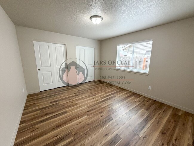 Building Photo - 1010/1012 NW Highlands Loop