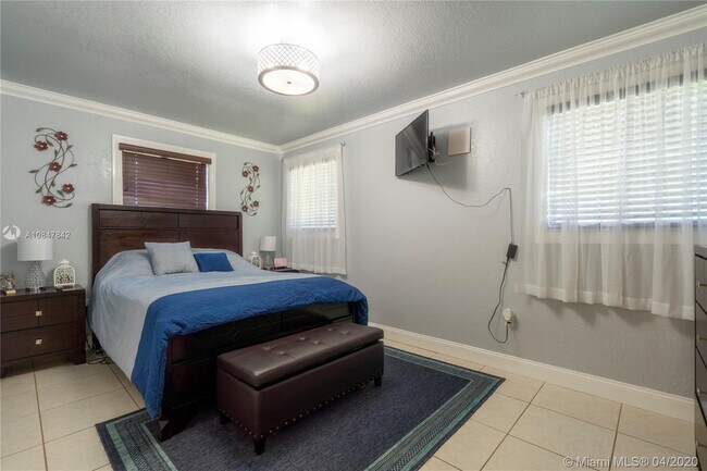 Building Photo - 15200 Railroad Dr