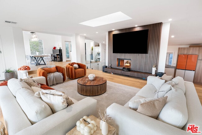 Building Photo - 3541 Multiview Dr