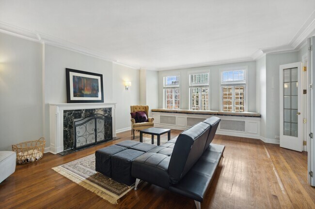 Building Photo - 415 W Aldine Ave